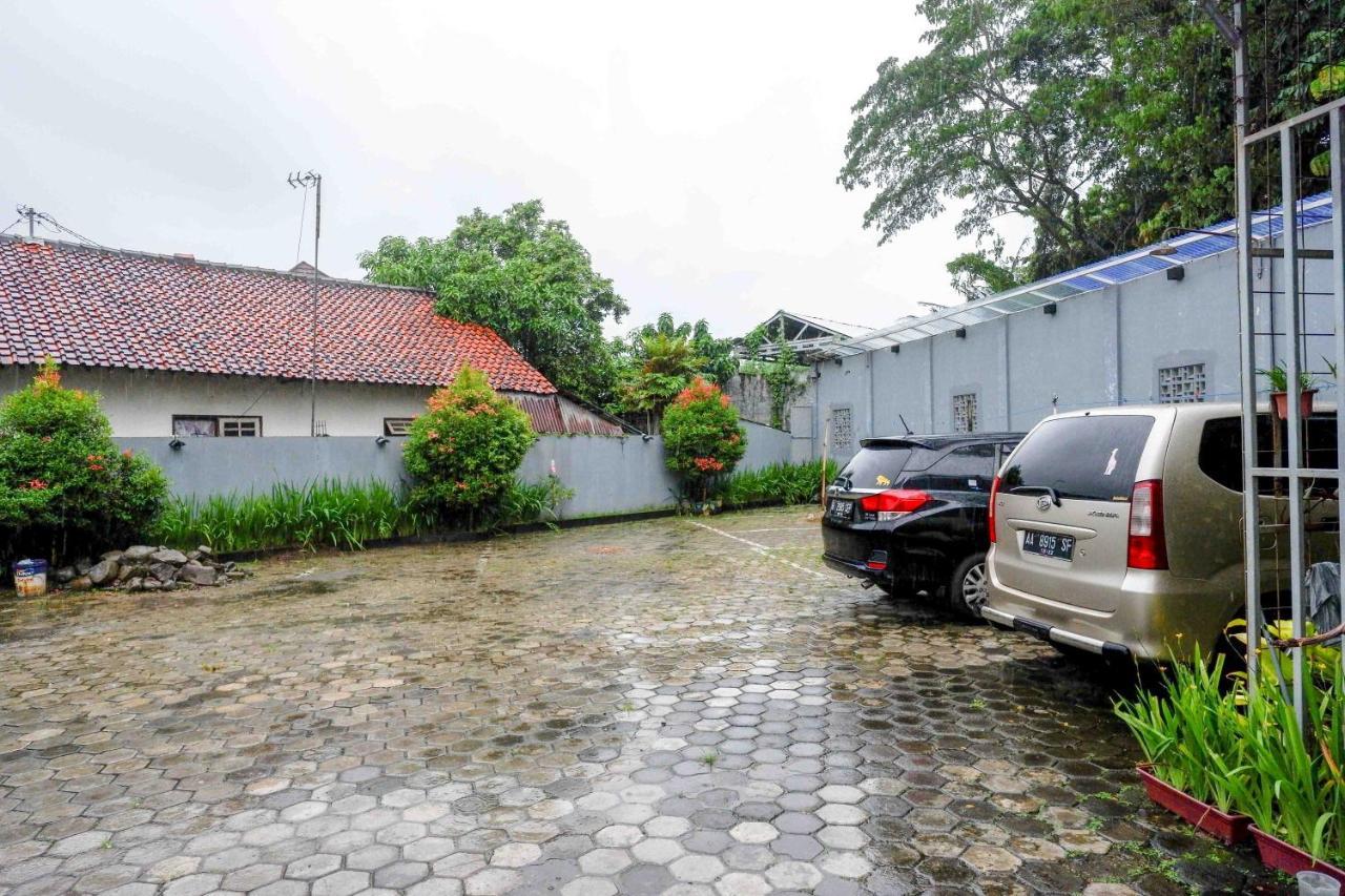 Oyo 3746 Double Tree Guesthouse Purwokerto Exterior foto
